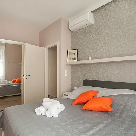 Апартаменти Apartments Sand Beach